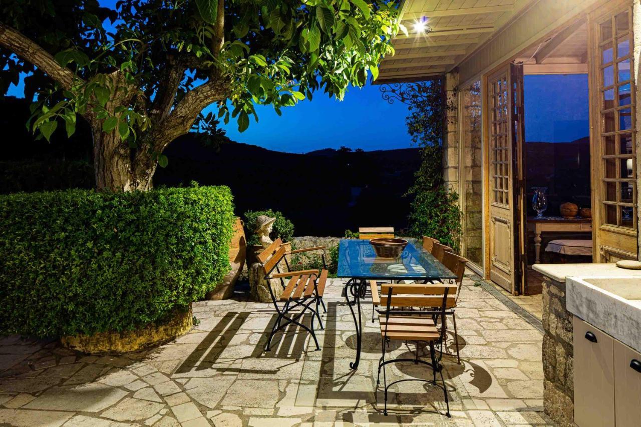 Villa Mantilari Wine Estate 7 Apartments 2 Private Pools 1 Heated Tennis Court Fitness Center Archanes Luaran gambar