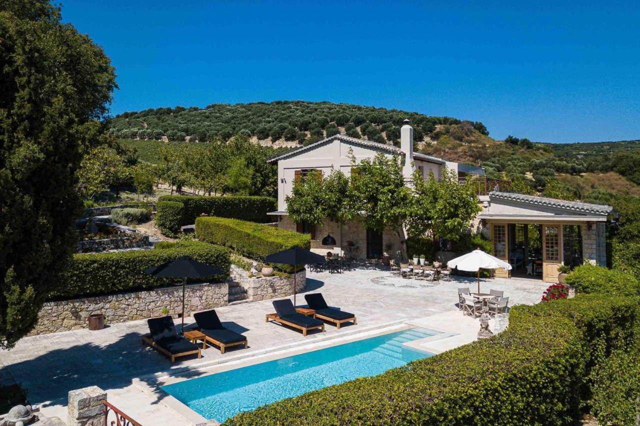 Villa Mantilari Wine Estate 7 Apartments 2 Private Pools 1 Heated Tennis Court Fitness Center Archanes Luaran gambar