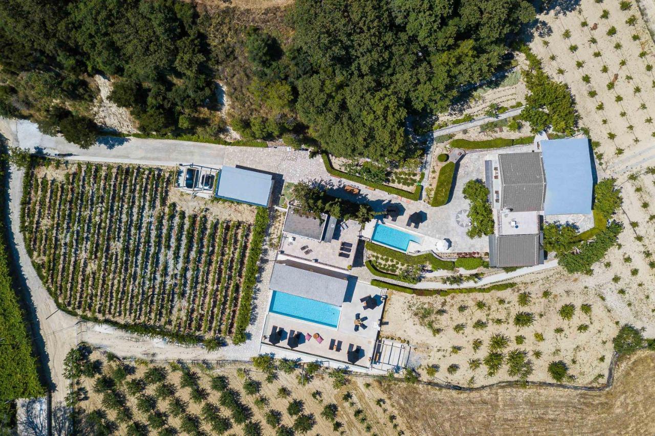 Villa Mantilari Wine Estate 7 Apartments 2 Private Pools 1 Heated Tennis Court Fitness Center Archanes Luaran gambar