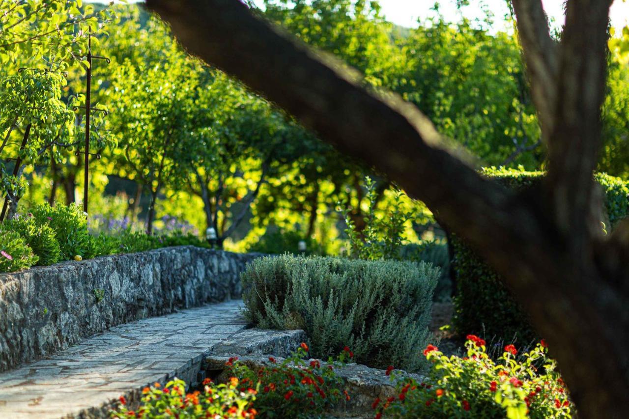 Villa Mantilari Wine Estate 7 Apartments 2 Private Pools 1 Heated Tennis Court Fitness Center Archanes Luaran gambar
