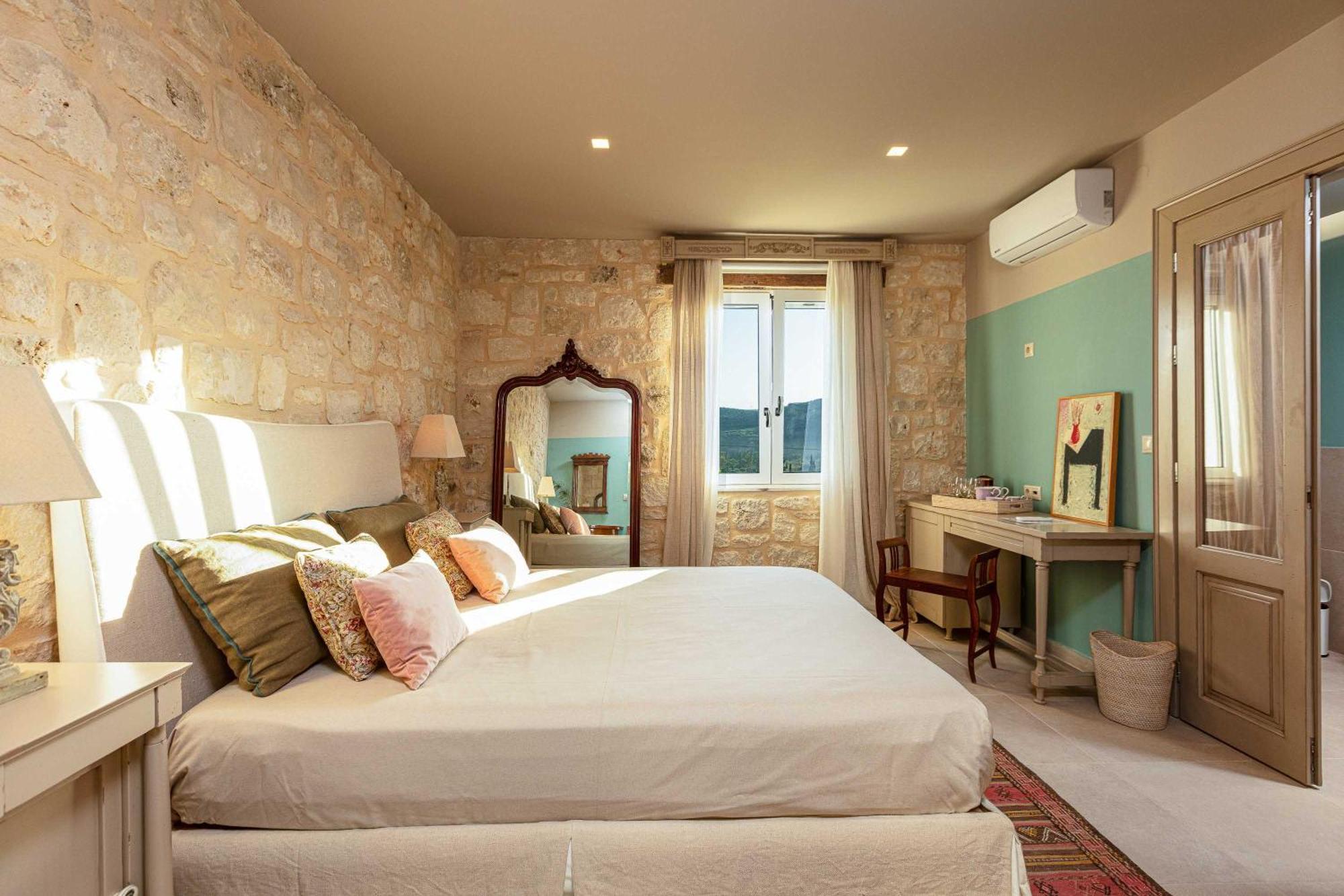 Villa Mantilari Wine Estate 7 Apartments 2 Private Pools 1 Heated Tennis Court Fitness Center Archanes Bilik gambar